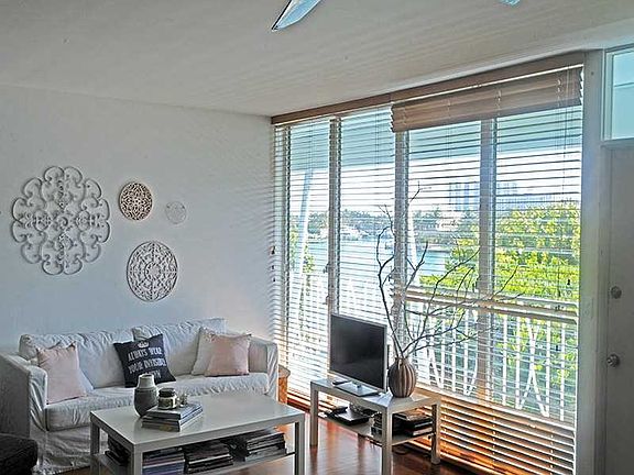 3rd image of 10141 E Bay Harbor Dr APT 3C