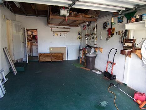 4th image of 2536 NE Elaine St