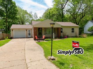 28 Woodley Rd, Rock Island, IL 61201