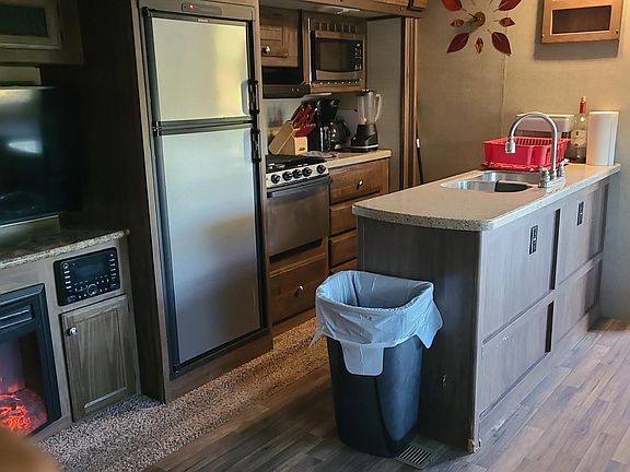 4th image of 6183 Deepwater Dr