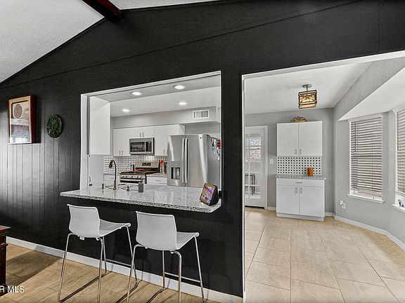 4th image of 3148 Edgerock Dr