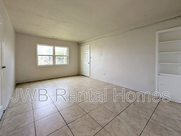 5th image of 222 16th Ave N #134
