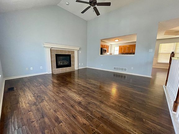 3rd image of 804 Tanglewood St