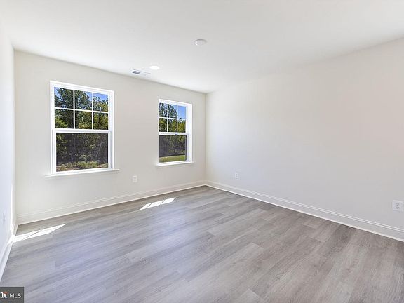 5th image of 16300 Amora Dr