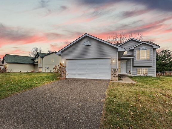 2nd image of 605 Horseshoe Ln