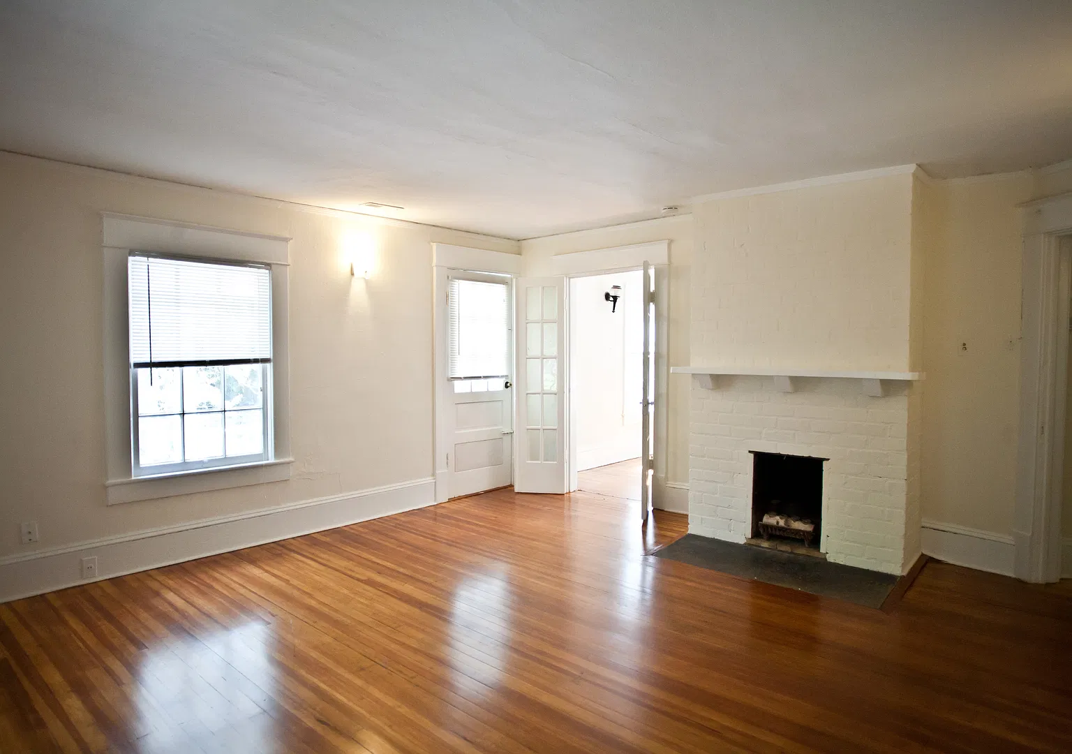 Adorable 3-bedroom Cottage Apartment on North St. — Photo 2