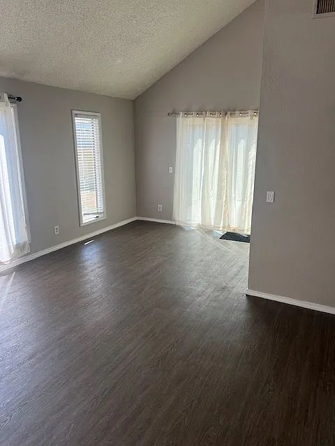3 bed, 1692 sqft, $1,550 — Photo 3