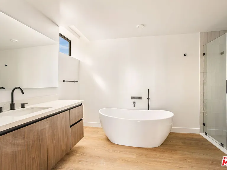 2361 Fox Hills Dr #201 — Photo 14