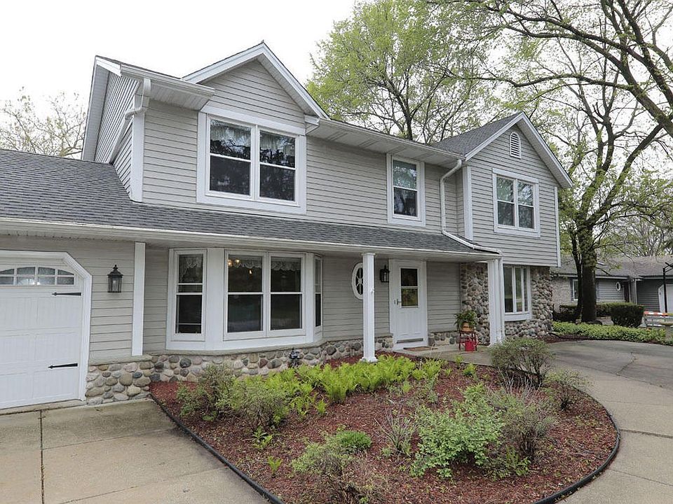 1st image of 11821 W Edgerton Ave
