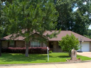 207 Fort Houston Dr, Palestine, TX 75801
