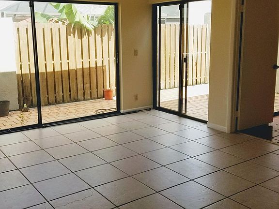 5th image of 261 Meadows Dr