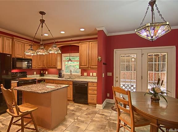 5th image of 102 Deer Path Dr