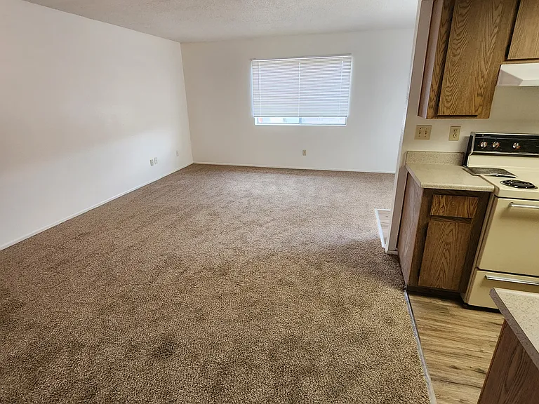 Desert Sun Apartments — Photo 15