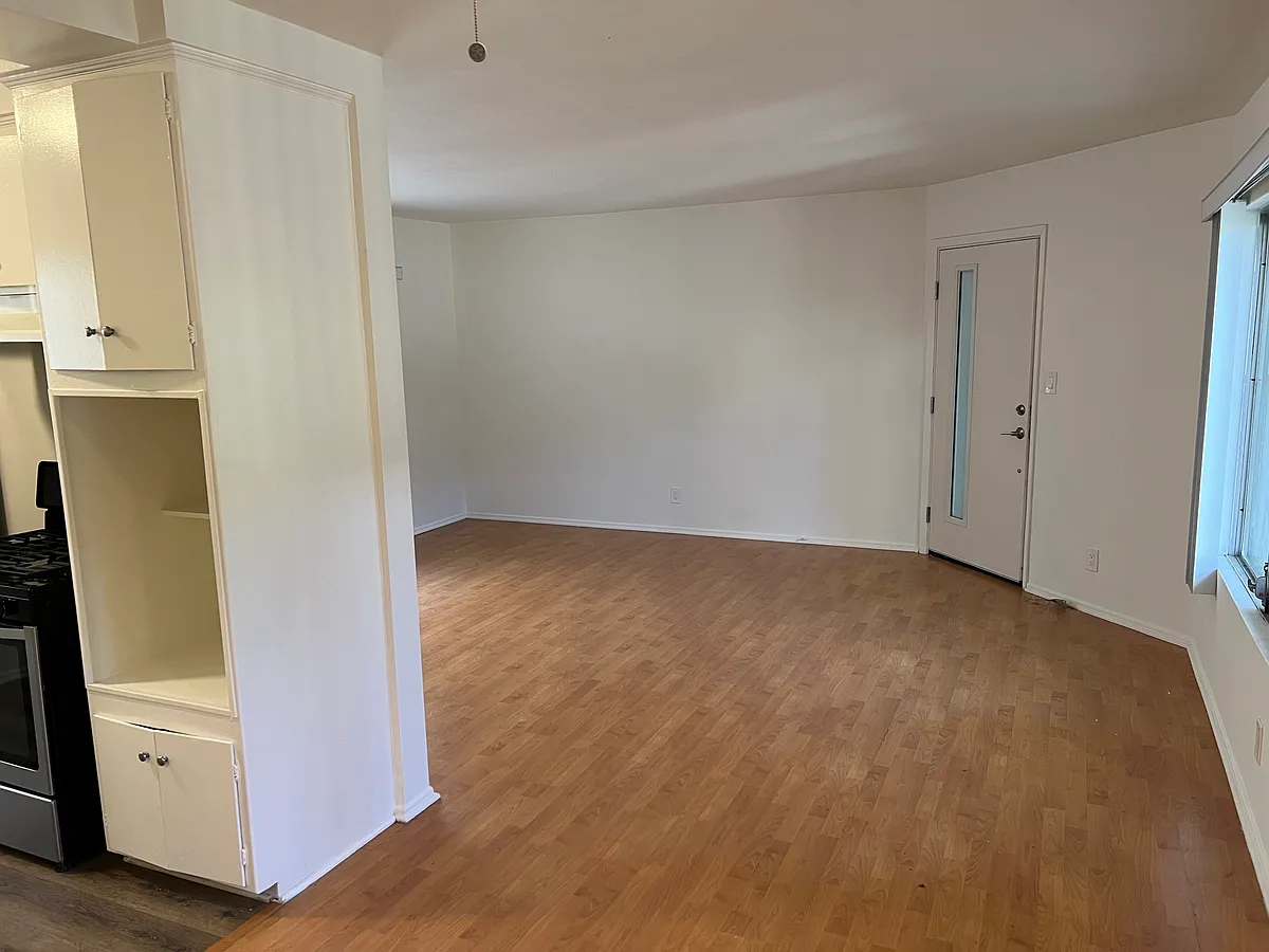 Building Photo - 410 N Maple Dr #3