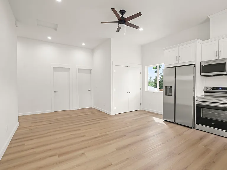 1230A Palm Ave — Photo 7