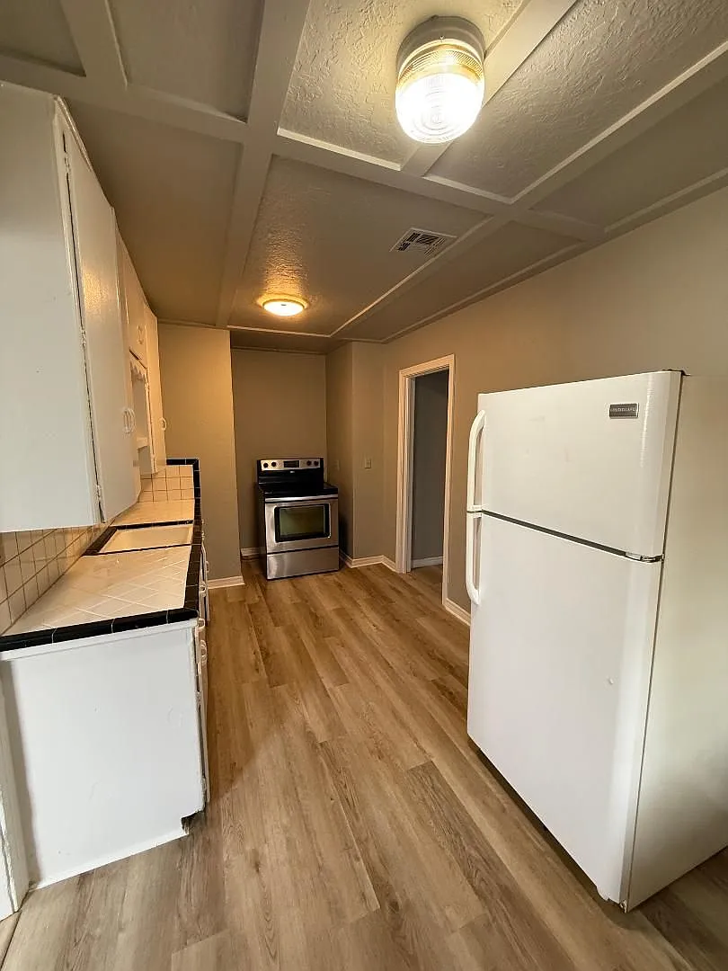2 Bed 1 Bath Duplex For Lease — Photo 3