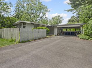 2110 Heather Rd, Geneva, IL 60134