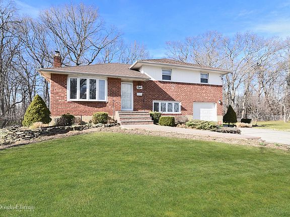 4th image of 50 Townhouse Dr