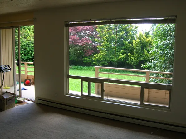 22421 30th Ave S, Seattle, WA 98198