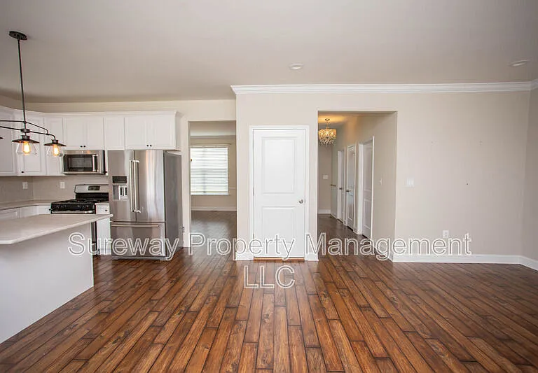 1 Tweentown Close — Photo 7