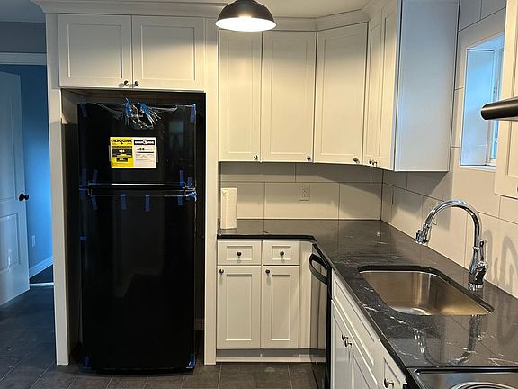 4th image of 105 N Davis St #1