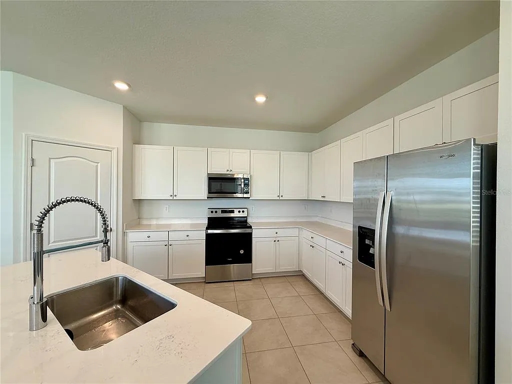 3 bed, 2.5 bath, 1795 sqft, $1,850 — Photo 4