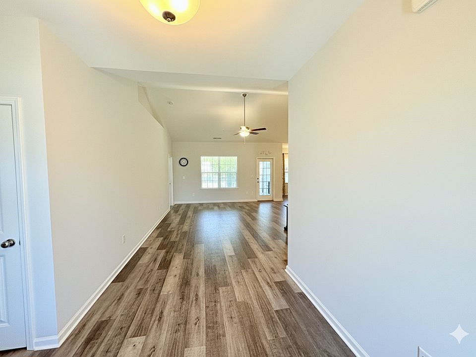 entryway unfurnished_10292025