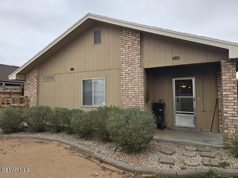 12105 Castle View Way — Photo 18