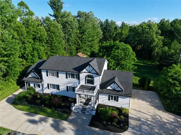 9447 Lindberg Dr, North Royalton, OH 44133