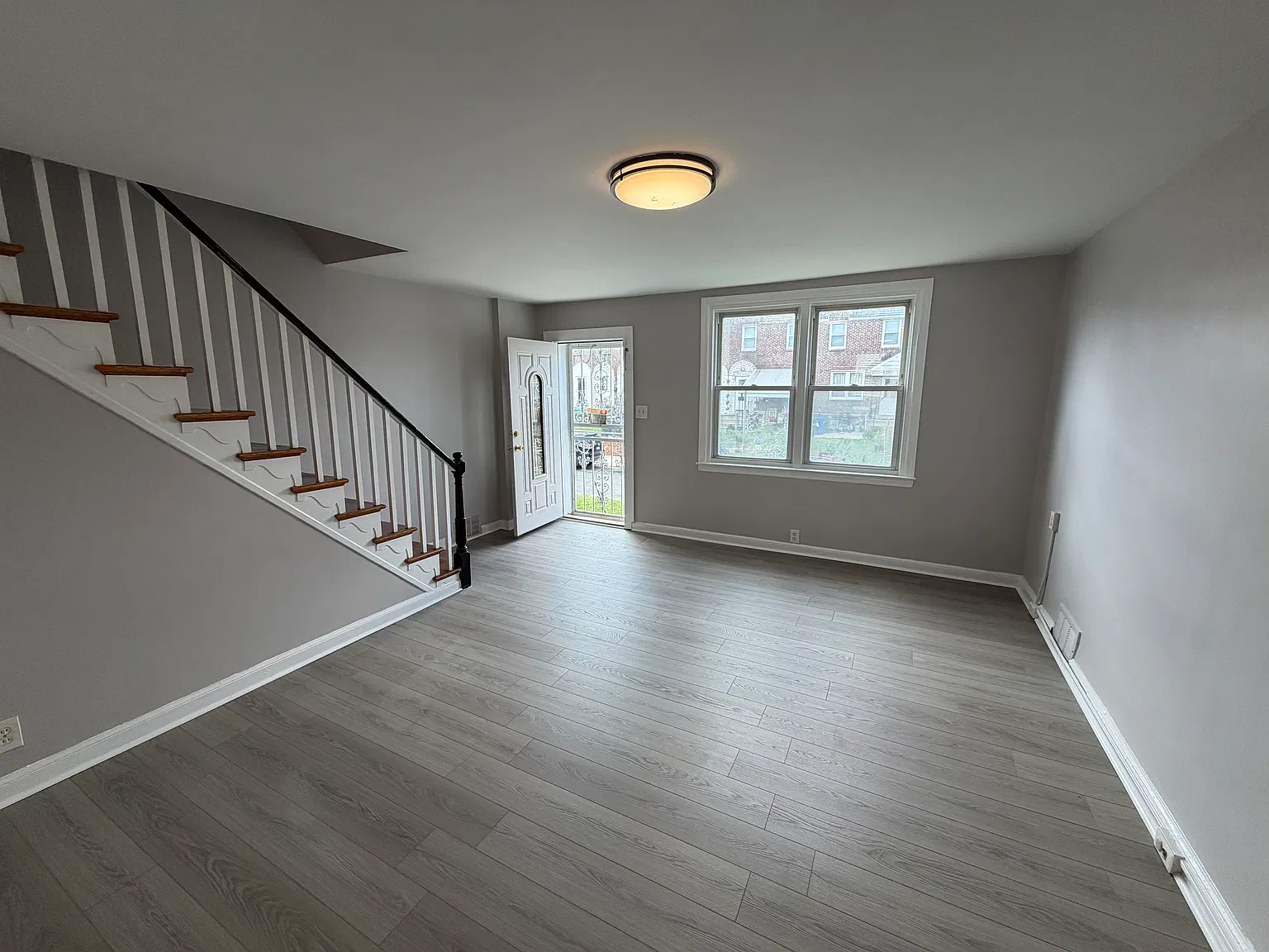 4 bed, 1024 sqft, $2,000 — Photo 2