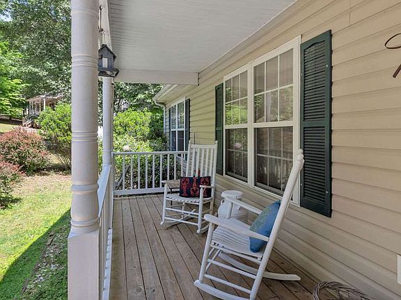 4th image of 46 Woodlawn Dr