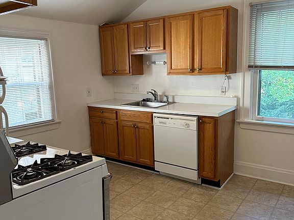 5th image of 2790 Observatory Ave #2