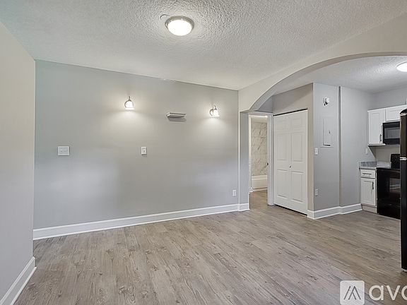 5th image of 2819 Oak St #1