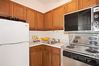 Sold by Ann Weintraub, Ltd.