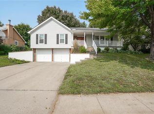 1716 Dunwich Dr, Liberty, MO 64068