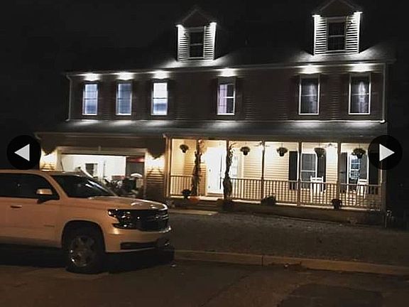 3rd image of 1421 Summit Ave