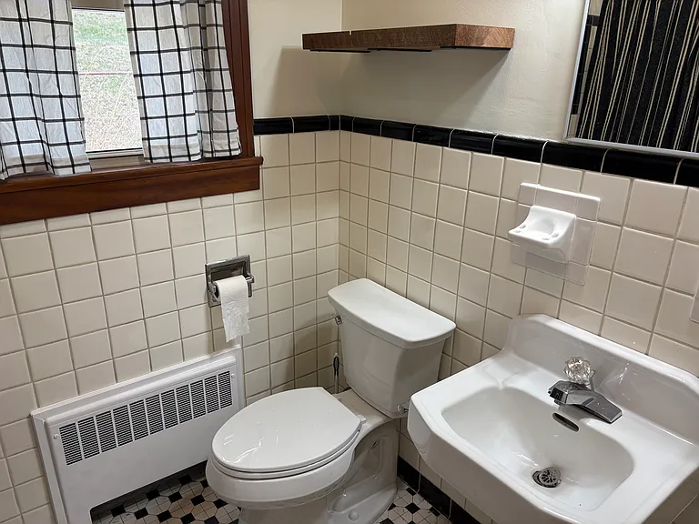6003 N Broadway St — Photo 13