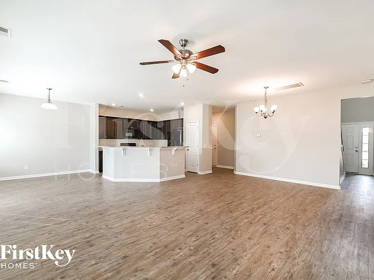 201 Firewheel Ct — Photo 3