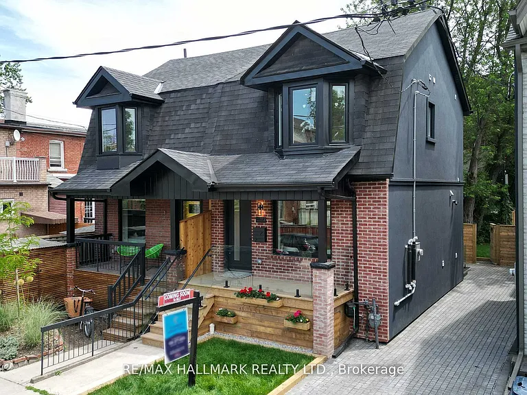 1 1/2 Delaney Cres — Photo 1