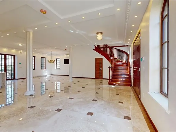 2317 East 63rd Street image 17 of 33