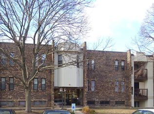 2149 Country Club Dr APT 1, Woodridge, IL 60517