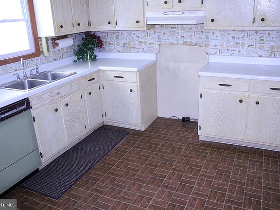 5th image of 548 Willow St