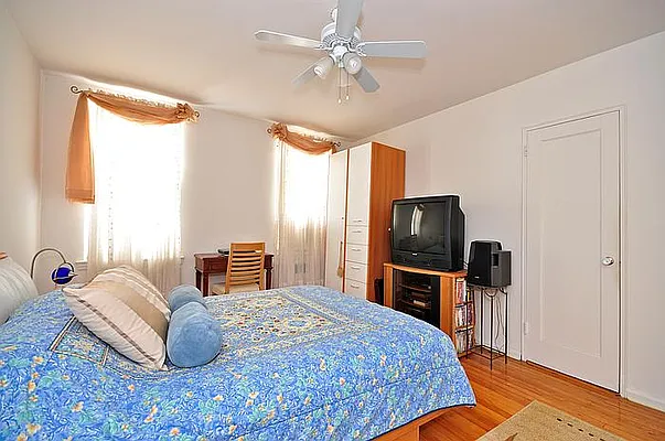 Sold by Coldwell Banker Reliable Real Estate | media 26