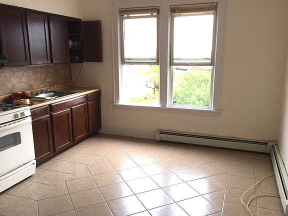 3rd image of 13-15 Garfield Ave #2