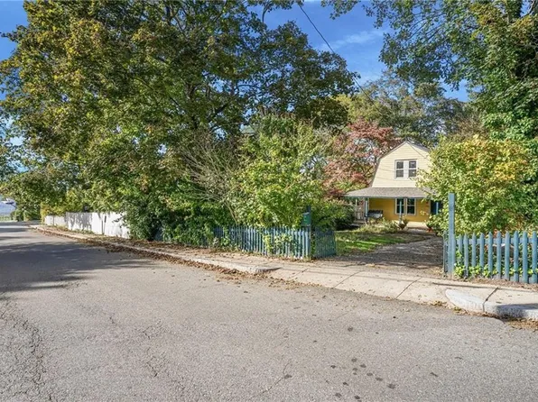 49 Bridge St, Warren, RI 02885