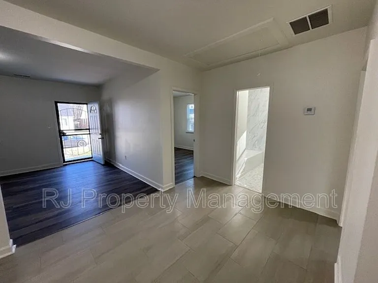 929 Birch St — Photo 8