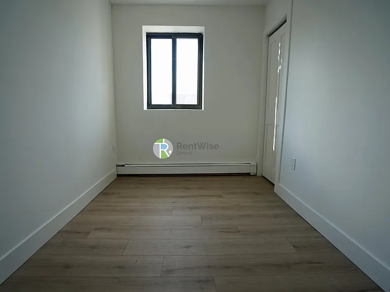 742 E 6th St #3 — Photo 16