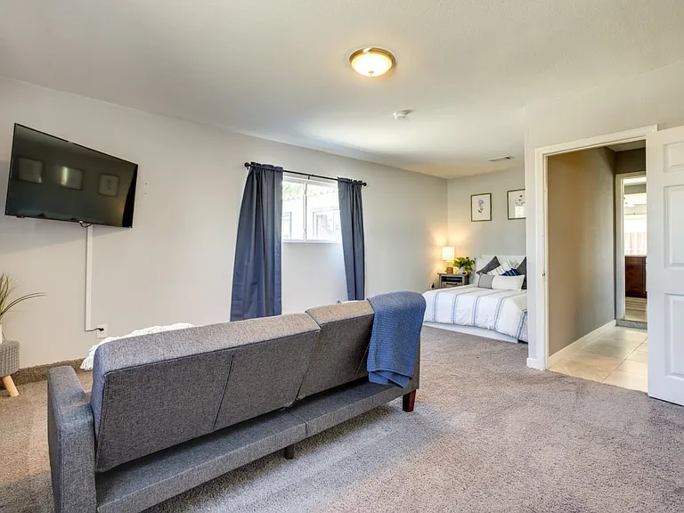 2405 Arenas St — Photo 10