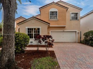 7515 NW 19th Dr, Pembroke Pines, FL 33024