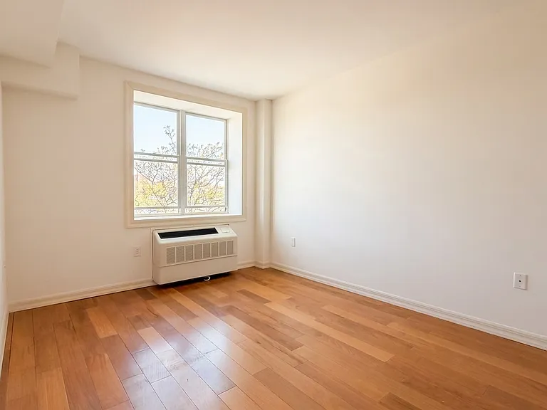 645 Gates Ave #4D — Photo 5